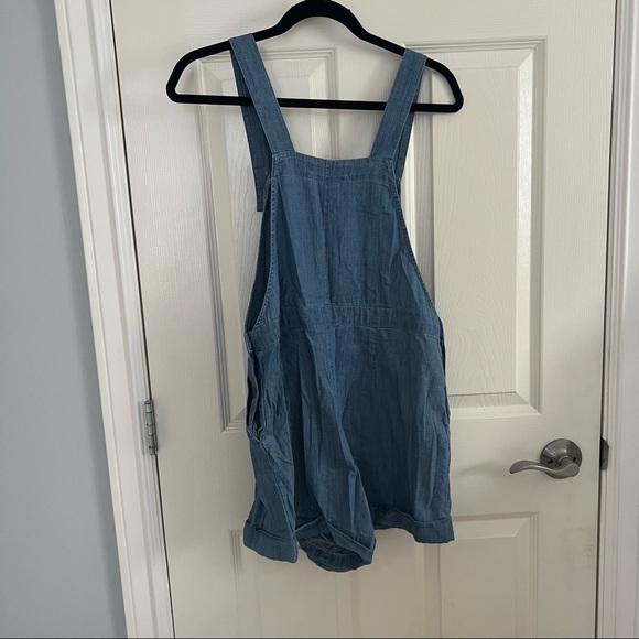 blue denim/chambray overall shorts. size small hollister - Picture 3 of 4